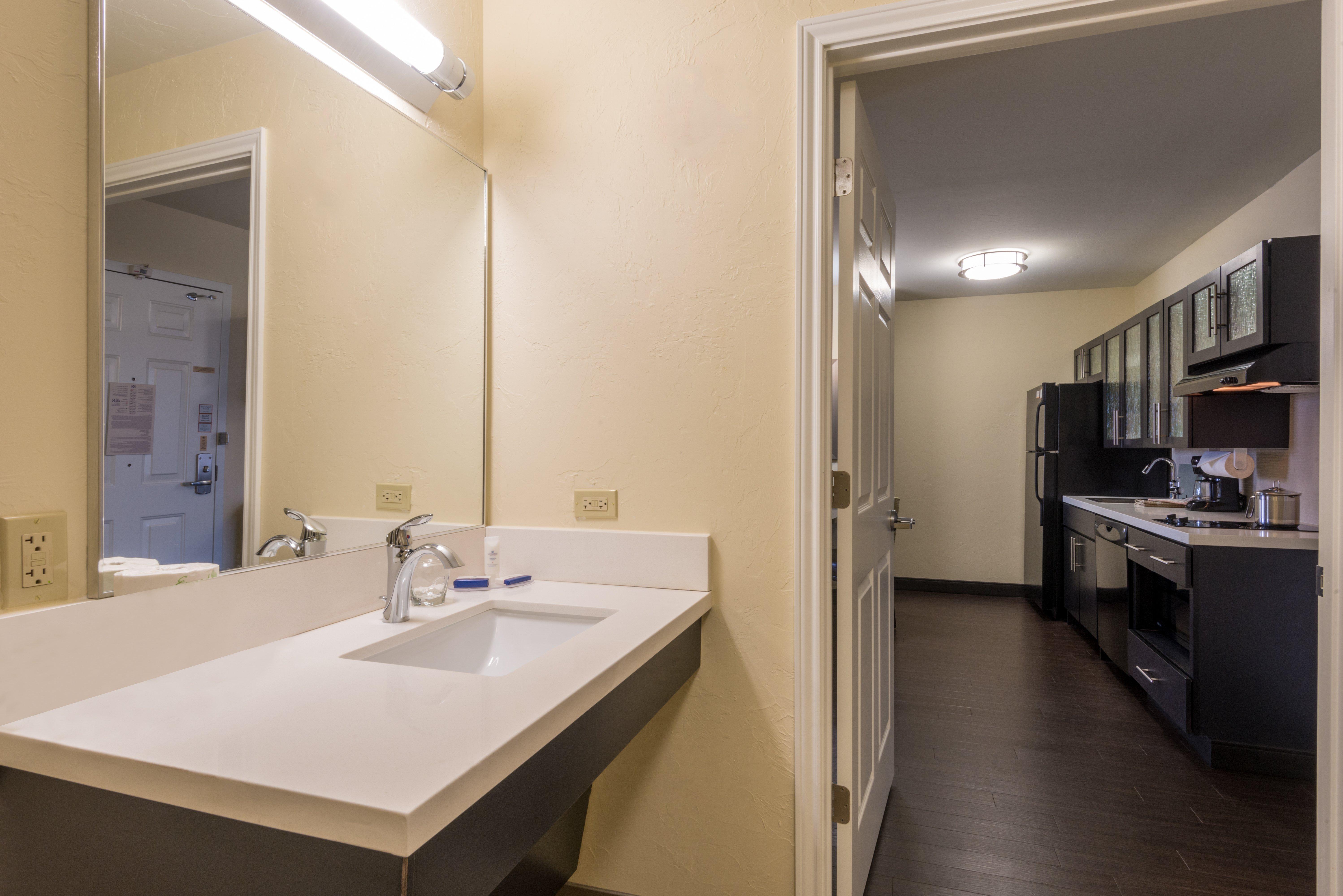 Candlewood Suites Del City By Ihg Esterno foto